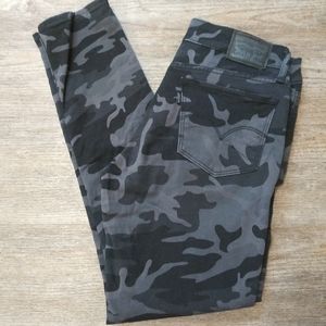 Levi's 711 Camo pants